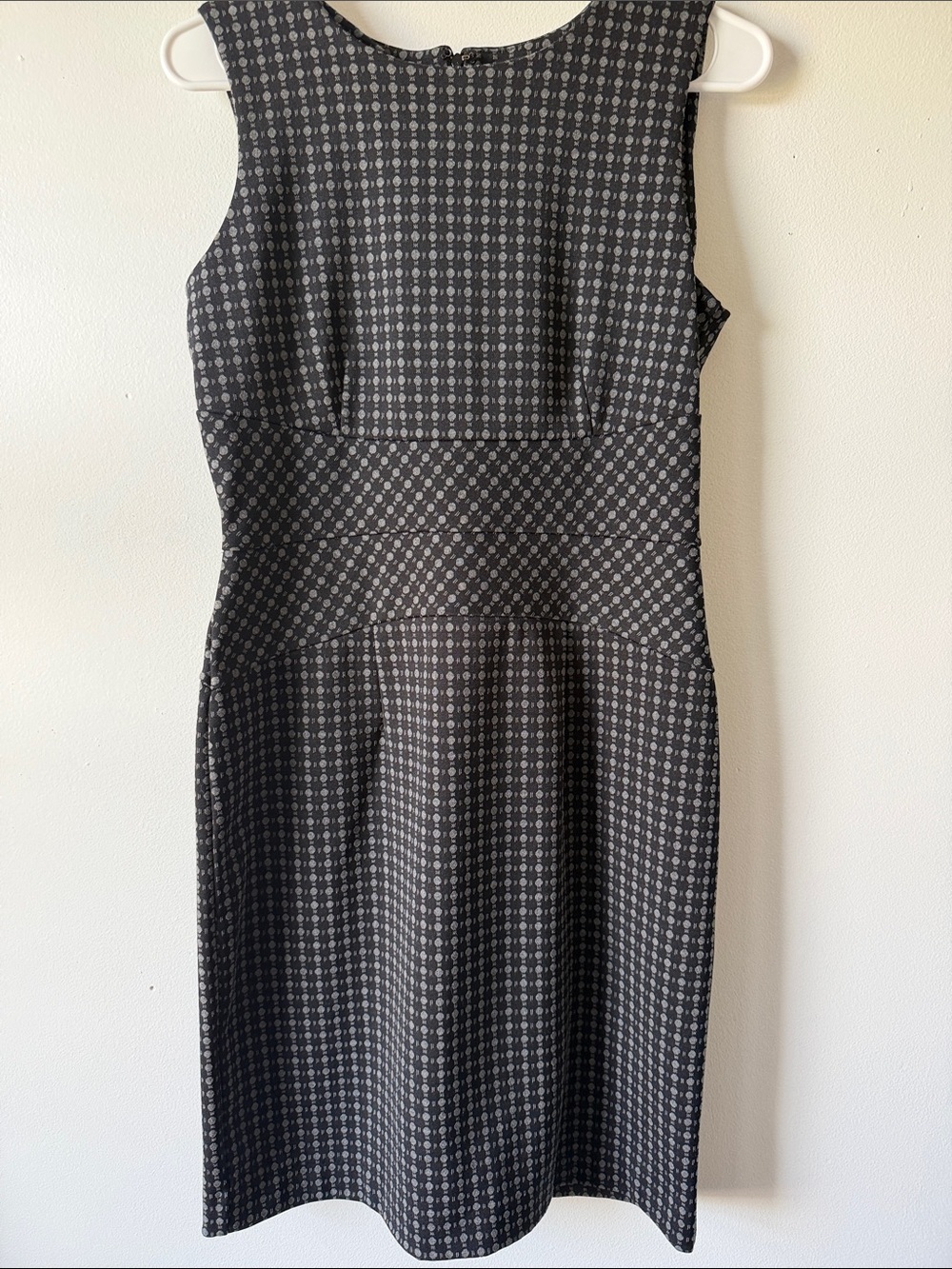 Banana Republic Black and Light Gray Patterned Sleeveless Sheath Dress Size 8